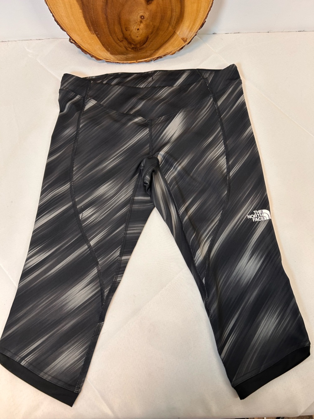 THE NORTH FACE Athletic Capris‎ Gray Print Rear Zipped Pocket Women’s Medium